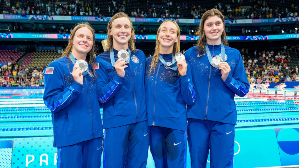 The US women's team pose with their swimming silver medals