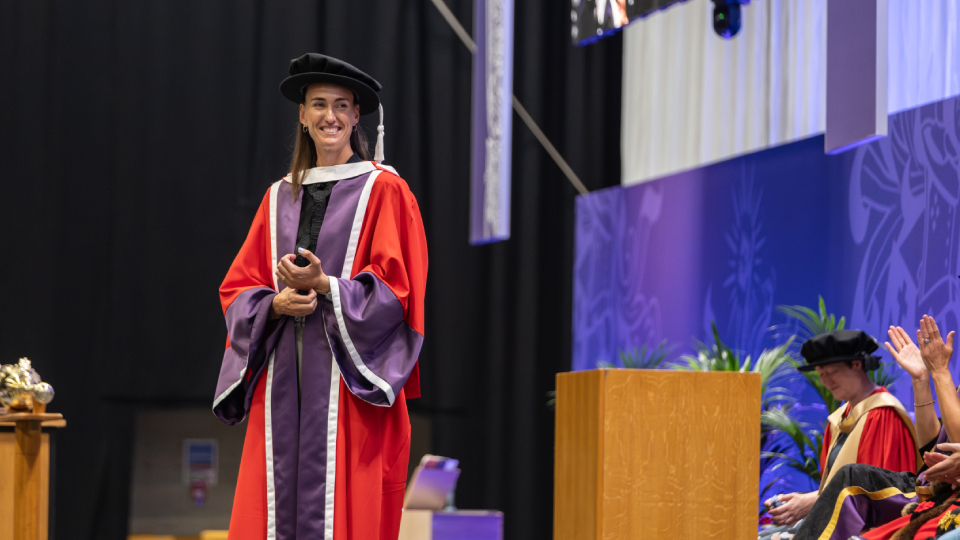 jill scott collects her hon degree